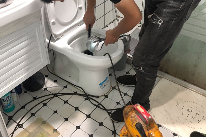 祥云马桶堵塞自己疏通还是找师傅?专业上门服务让你省时更省心